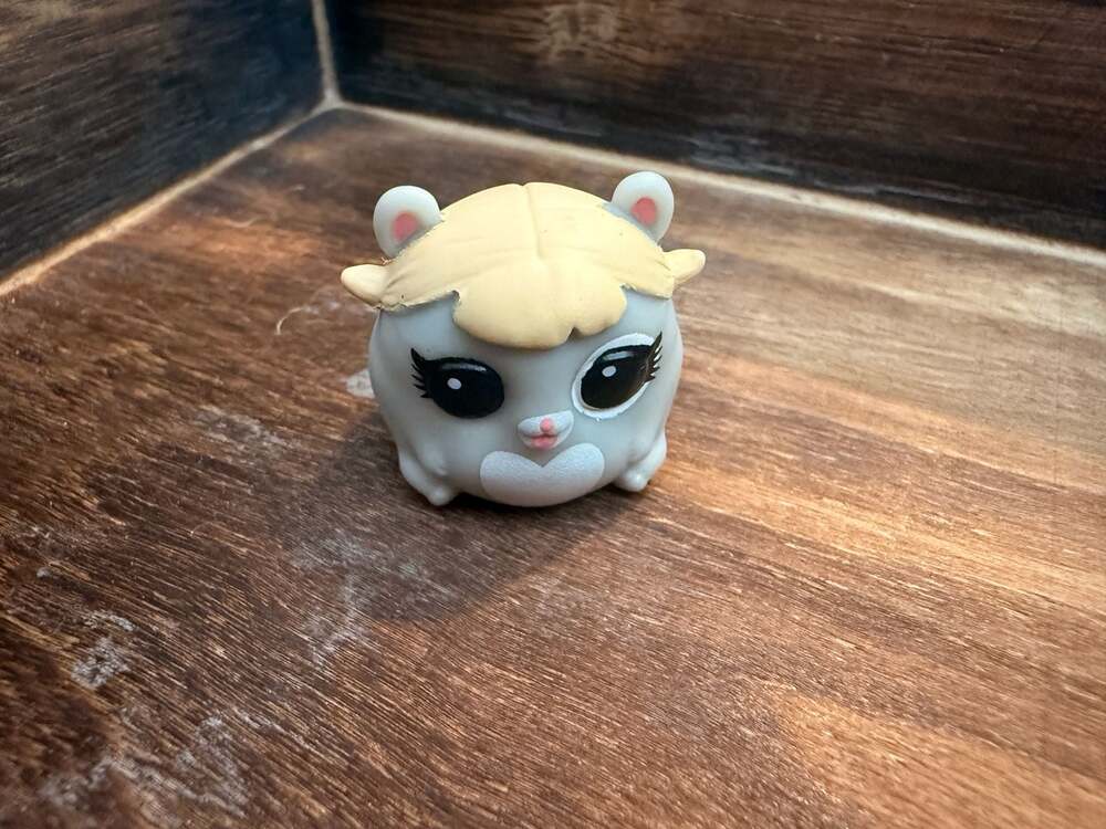 MGA Entertainment LOL Surprise Lil Makeover Series Oops Ham Pet Figurine